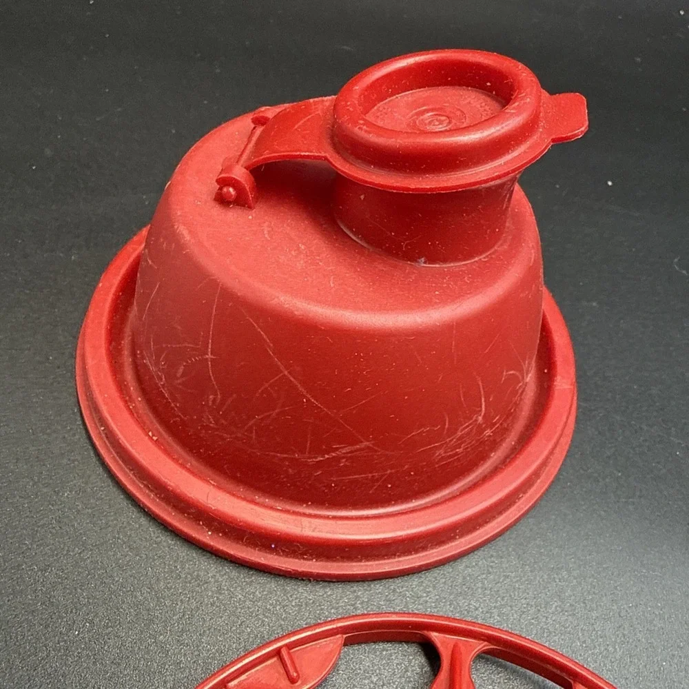 Tupperware Quick Shake 16oz 2 cup Container 844-26 Mixer Shaker‎ Red 3 Piece